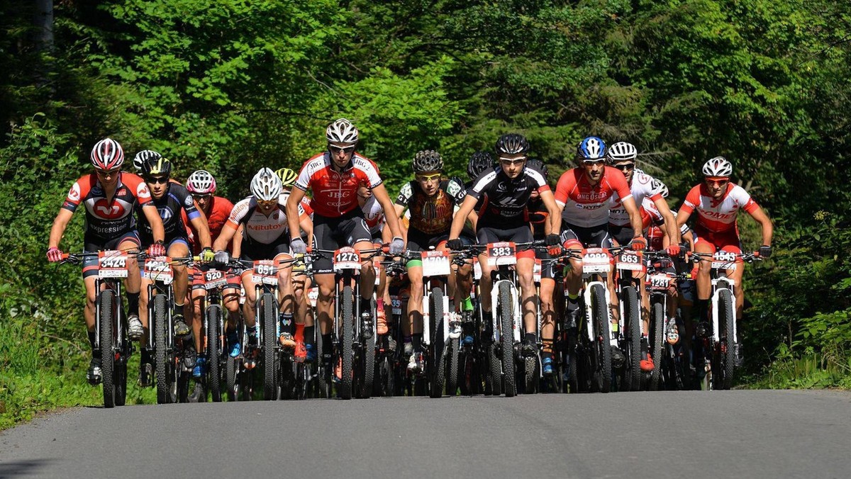 Czołowi maratończycy w kraju zjechali do Myślenic, gdzie odbywała się kolejna runda Pucharu Polski w maratonach MTB. Był to ostatni sprawdzian przed zbliżającymi się mistrzostwami. Najlepsi okazali się Paweł Kowalkowski i Michalina Ziółkowska.