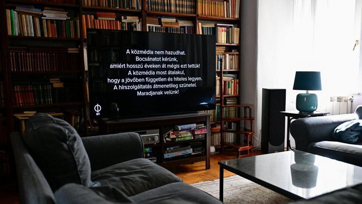 Poruka u kojoj se izvinjava zbog „godina laganja“ emitovana je u utorak na glavnom mađarskom javnom televizijskom kanalu | Foto: Reuters