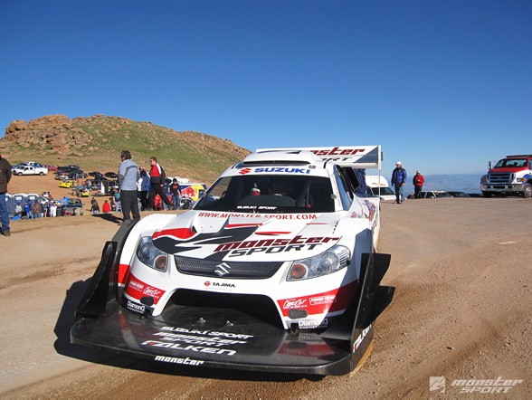 Wymiary (bez przedniego i tylnego skrzydła) - długość 5300 mm, szerokość 1960 mm, wysokość - 1500 mm