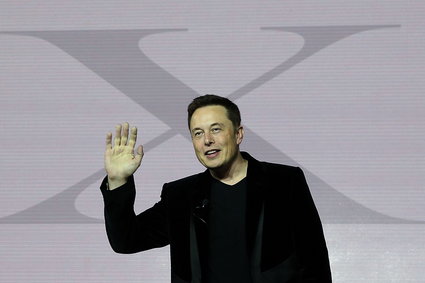 Elon Musk kazał usunąć strony swoich firm z Facebooka. Zniknęły w kilka minut