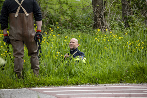 Holenderscy policjanci w miejscu schwytania gangsterów