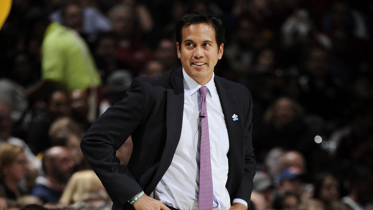 Zagraniczne media informują, że trener Miami Heat Erik Spoelstra niedawno się zaręczył. Tą informacją Amerykanin podzielił się w programie radiowym "790 The Ticket".