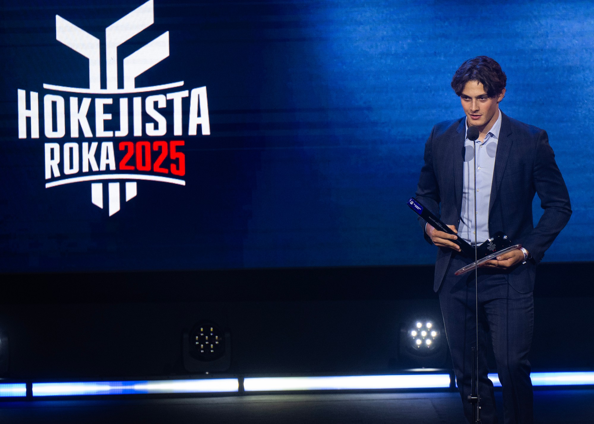 Slovenský hokejista Dalibor Dvorský získal ocenenie v kategórii Najlepší hráč do 20 rokov. 