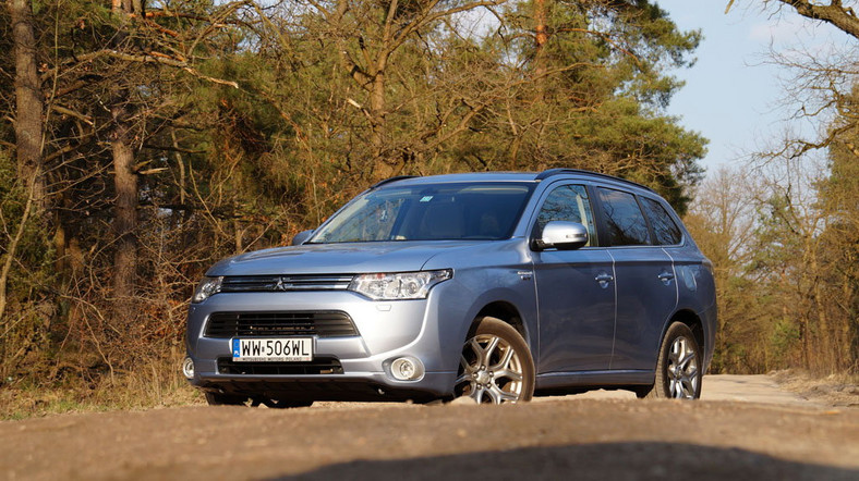 Wygodny SUV pod napięciem - Mitsubishi Outlander PHEV