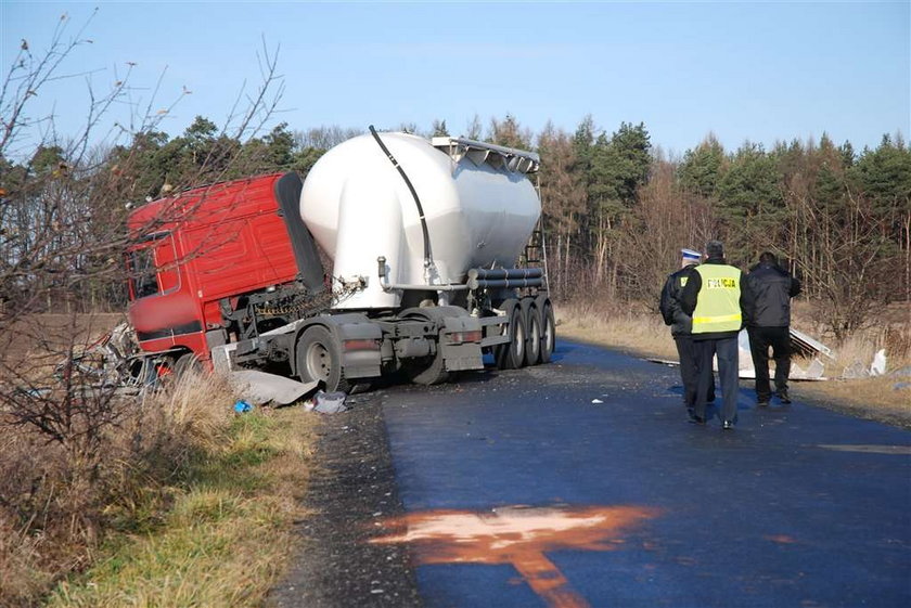 Polonez stanął w ogniu. Cztery osoby zginęły w wypadku!