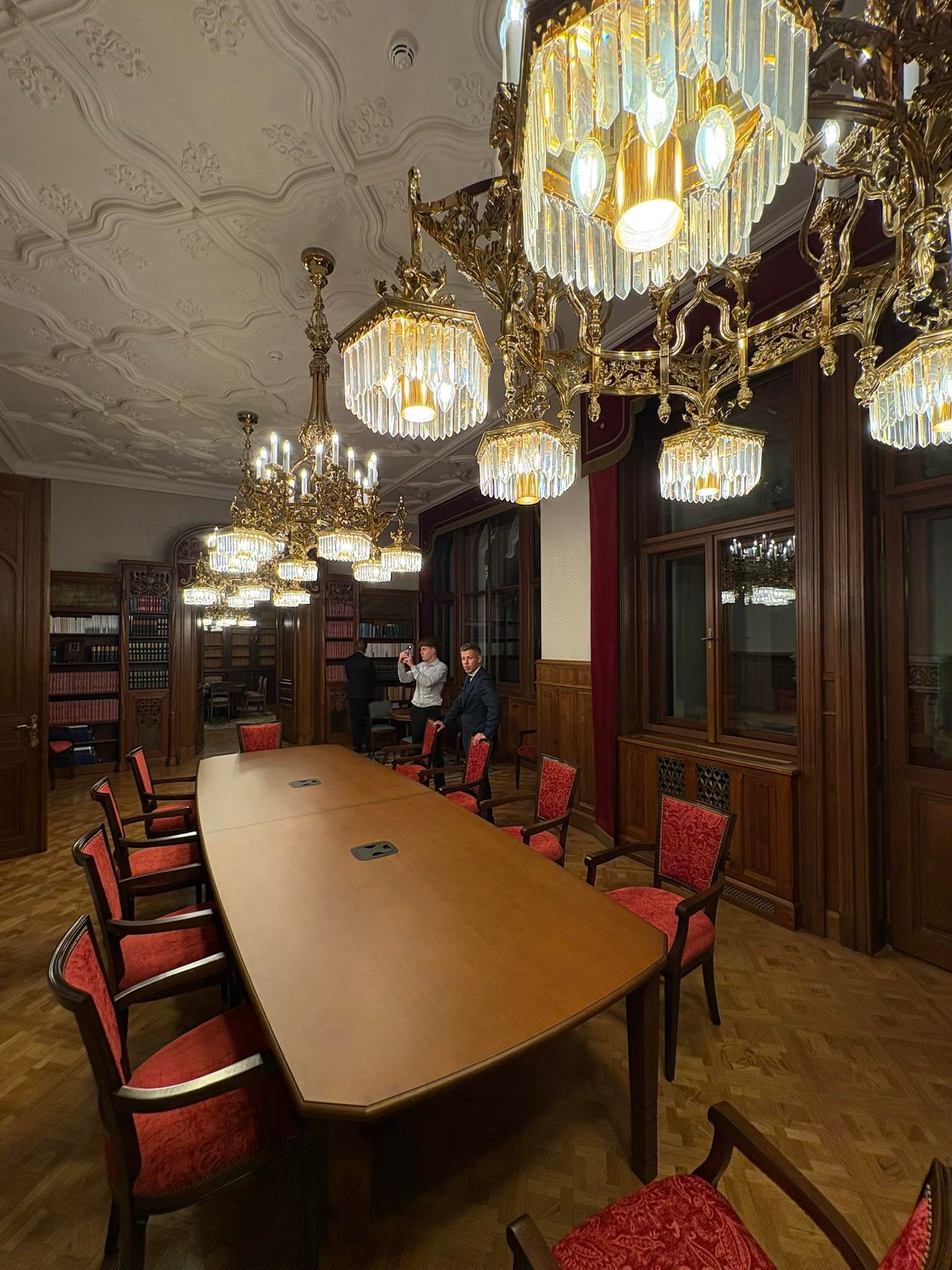 Péter Magyar ukázal priestory luxusného orbánovho ministerstva. 