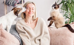 Mieszkanie z kotami lub psami zapobiega alergii pokarmowej u małych dzieci