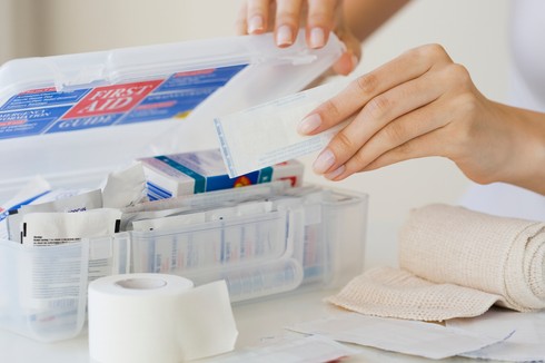 Jeder Haushalt sollte eine gut ausgestattete Hausapotheke haben. 