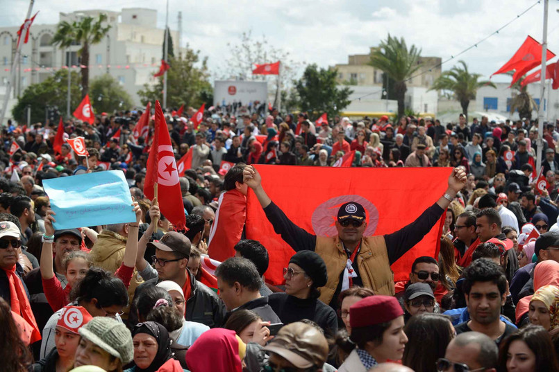 Prezydent Tunezji Bedżi Kaid Essebsi napisał na Twitterze: „Wszyscy zjednoczeni przeciwko terroryzmowi! Rendez-vous niedziela 29 marca”. Szef państwa zaapelował też do rodaków, by uczestnicząc w marszu, wyrazili wolę walki z terroryzmem...