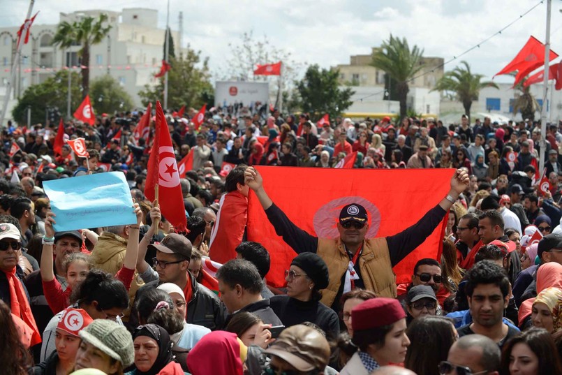 Prezydent Tunezji Bedżi Kaid Essebsi napisał na Twitterze: „Wszyscy zjednoczeni przeciwko terroryzmowi! Rendez-vous niedziela 29 marca”. Szef państwa zaapelował też do rodaków, by uczestnicząc w marszu, wyrazili wolę walki z terroryzmem...