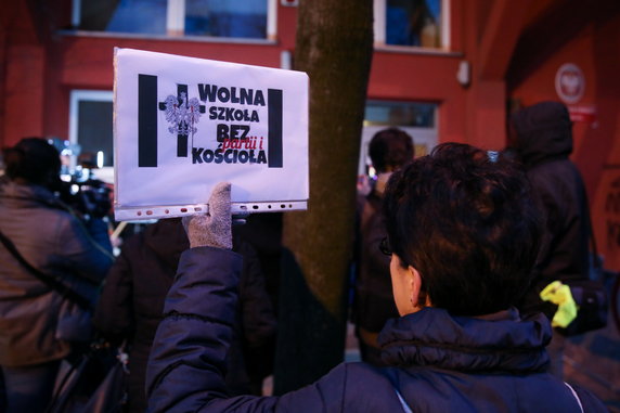 Kuratorium oświaty w Krakowie. Protest przeciwko lex Czarnek