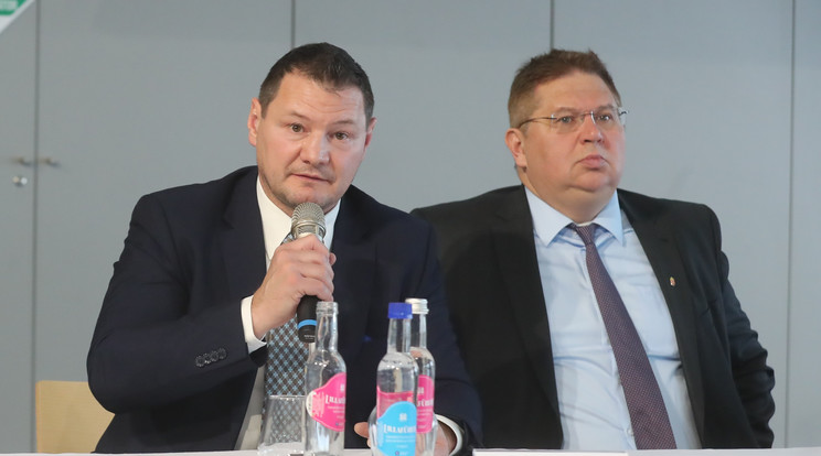 óErdei Zsolt elnök (balra) örül, hogy dr. Bajkai István felügyeli a pénzügyeket a szövetségnél /Fotó: Weber Zsolt