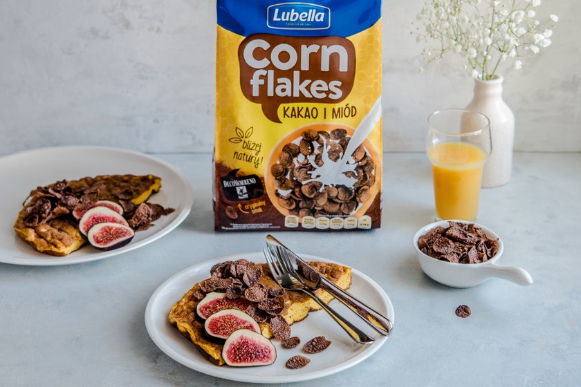 DYNIOWY OMLET Z PŁATKAMI CORN FLAKES KAKAO I MIÓD I FIGĄ