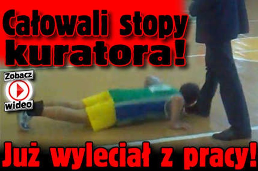 Całowali stopy kuratora! Już wyleciał z pracy! WIDEO