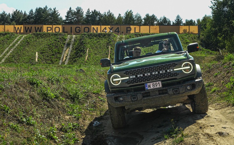 Ford Bronco: test na poligonie