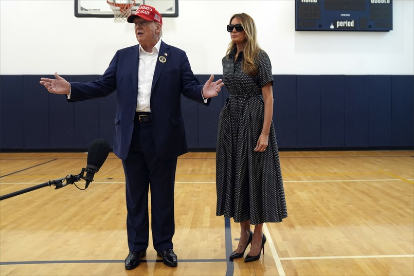 Donald Trump z małżonką, Melanią Trump, w lokalu wyborczym w Palm Beach na Florydzie 5.11.2024