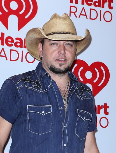 <b>8. Jason Aldean</b> - na jego konto w zeszłym roku wpłynęło <b>17,6 mln dolarów</b>