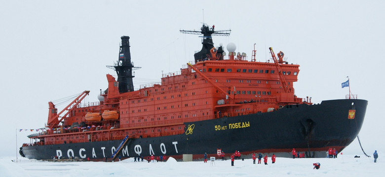 Rosja zaczęła transportować ropę przez Arktykę tankowcami, które nie są do tego przeznaczone. Grozi to katastrofą