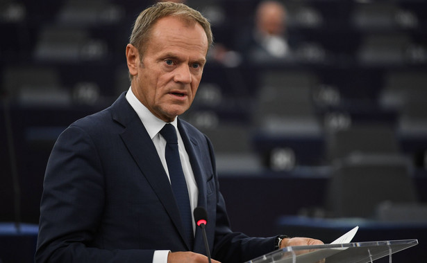 Tusk miał zamówić prywatny sondaż. Szczerba: To jest fake