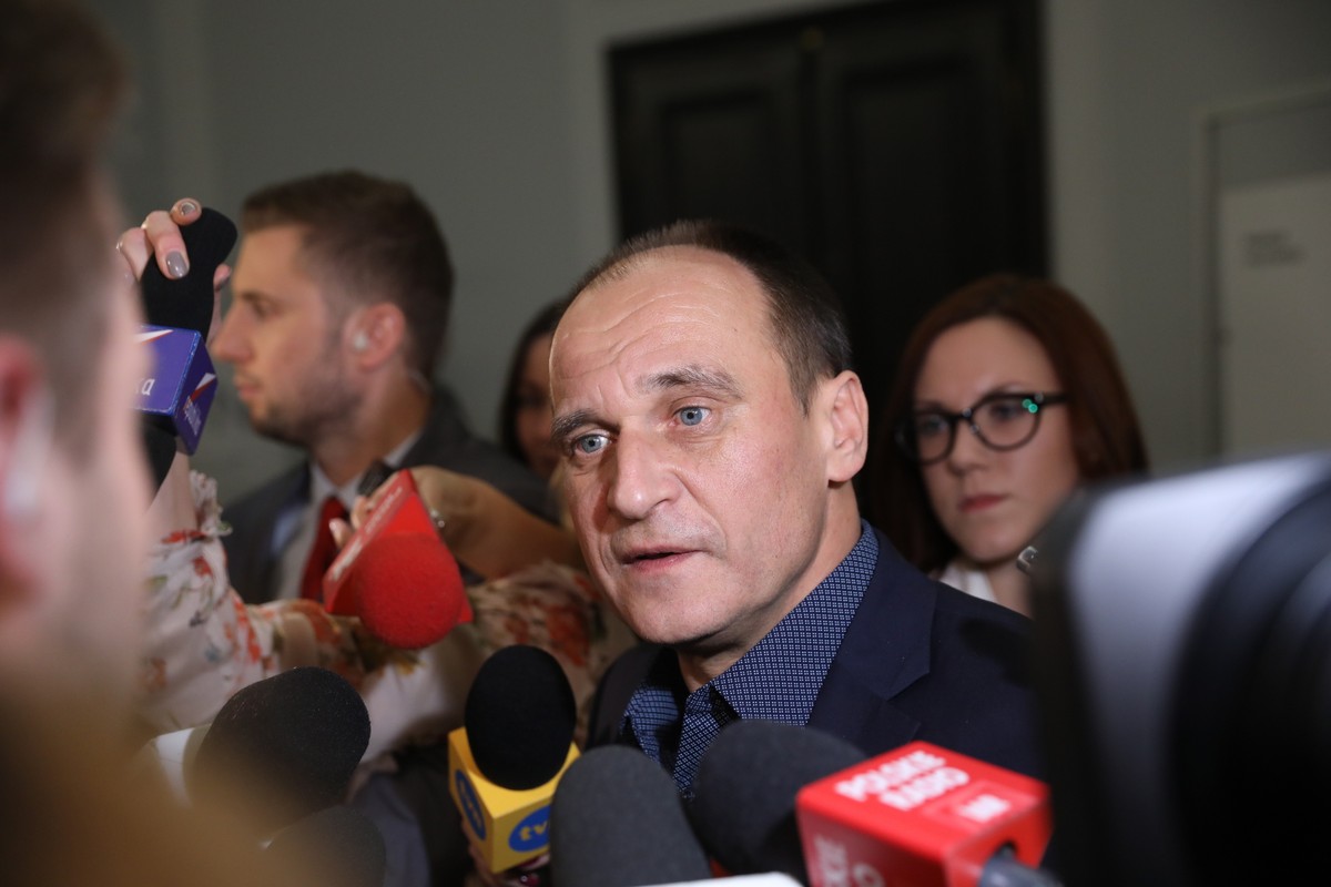 Przewodniczący Kukiz'15 Paweł Kukiz po spotkaniu liderów partii sejmowych z marszałkiem Senatu Stanisławem Karczewskim.