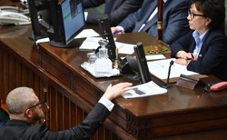 Spięcie Brauna z Witek. Poszło o flagę Ukrainy na gmachu Sejmu