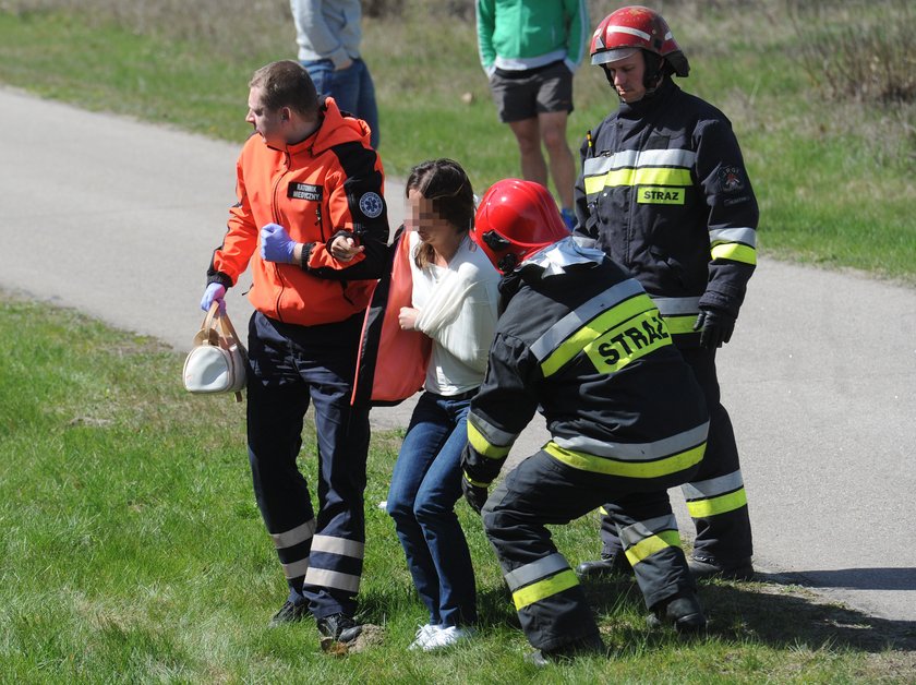 Kierowca pędził i rozbił busa z ludźmi pod Olsztynem