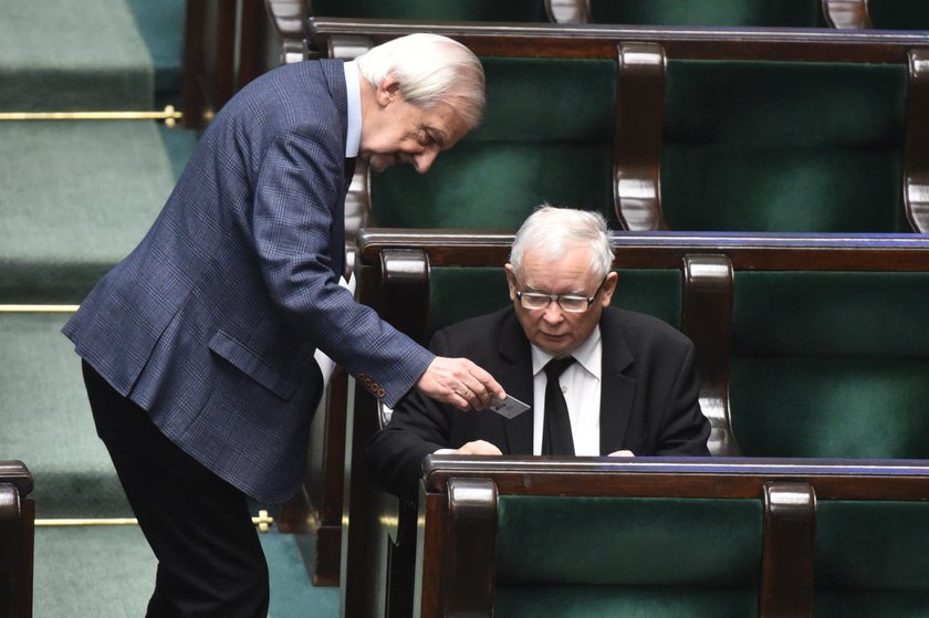 Ryszard Terlecki nachylał się nad prezesem PiS