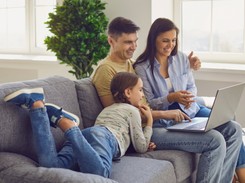 Nie tylko 800 plus. Jakie jeszcze świadczenia dla rodziców będą w 2024? [LISTA]