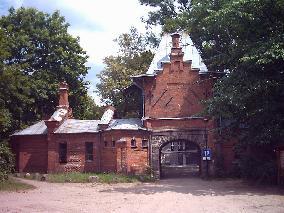 Brama pałacowa, pozostałość po pałacu carskim w Białowieży