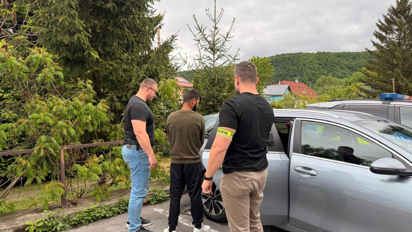 Muža zo Zvolena obvinili zo zločinu obchodovania s ľuďmi a znásilnenia.