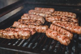 Ovo je RECEPT ZA LUDAČKI DOBRE ĆEVAPE - sa njim nema greške, uspevaju čak i roštilj amaterima! Tajna je u PRAVILNOM ODNOSU MESA