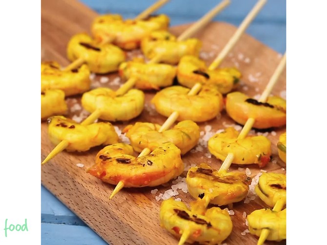 Noizz_food_Raznjici_od_skampa_-_Indonezija_safe