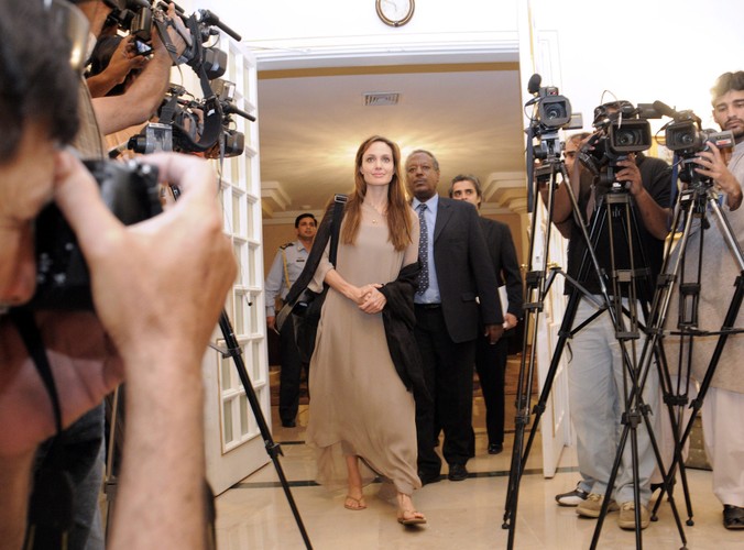 Najtragiczniejsze od 80 lat powodzie w Pakistanie. Z pomocą przybywa Angelina Jolie