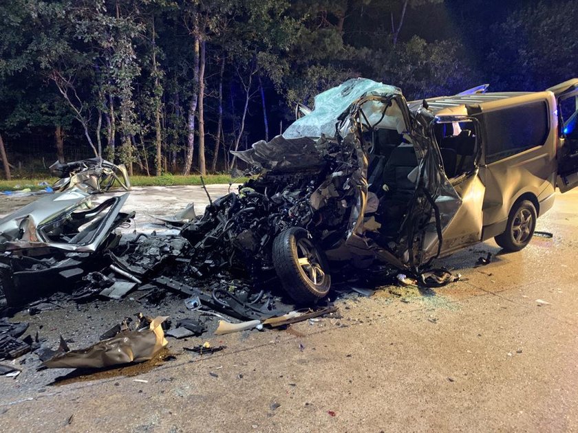 Wypadek busa na autostradzie