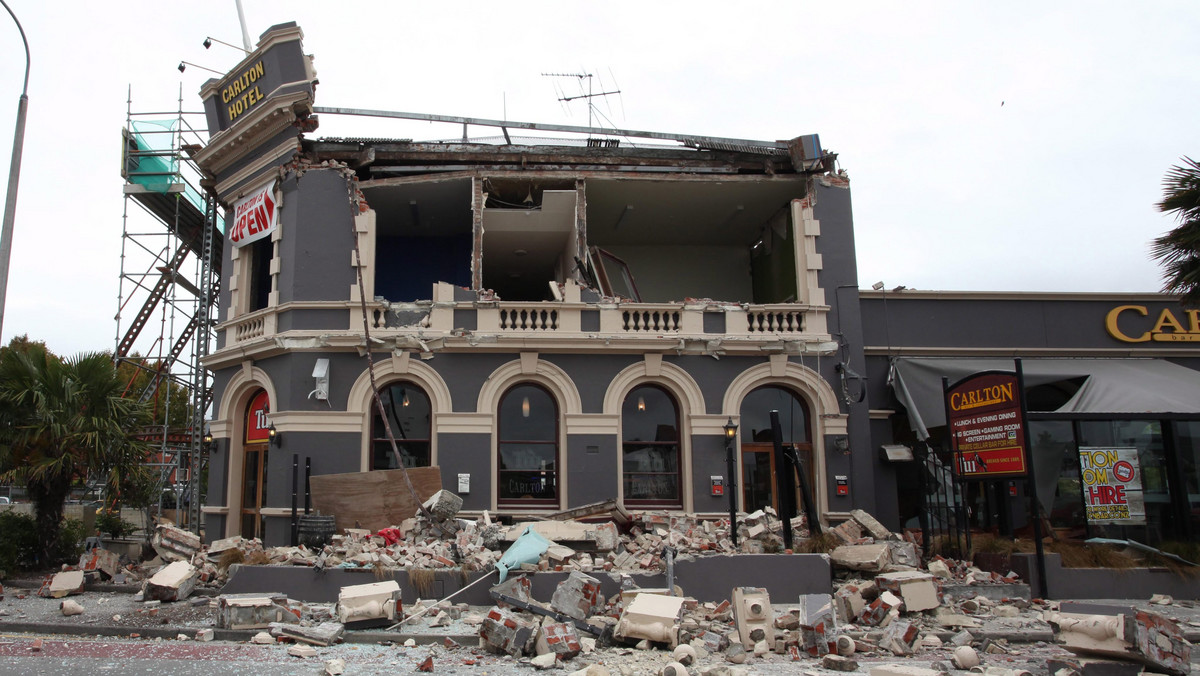 Premier Nowej Zelandii John Key poinformował, że co najmniej 65 osób zginęło w trzęsieniu ziemi, które nawiedziło drugie największe miasto w kraju, Christchurch.