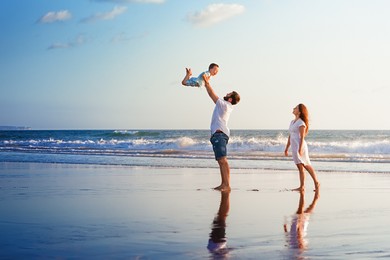 Bony turystyczne o wartości 1000 zł. Wiceminister mówi, kiedy mogłyby być wprowadzone