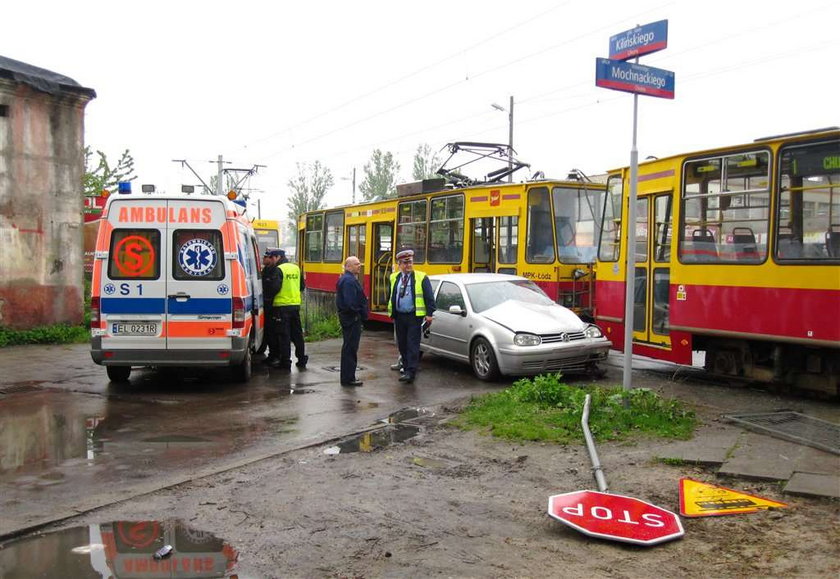 Samochód zderzył się z tramwajem