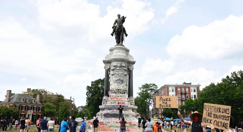 Robert E Lee statue Black Lives Matter protest