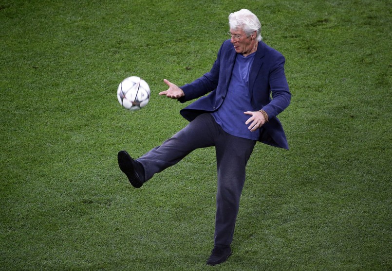 Liga Mistrzów: Richard Gere trenował na San Siro z piłkarzami Realu Madryt