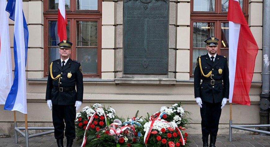 Kraków uczci 108. rocznicę wyzwolenia spod władzy zaborczej. W historycznych miejscach miasta i pod pomnikami zostaną złożone kwiaty.
