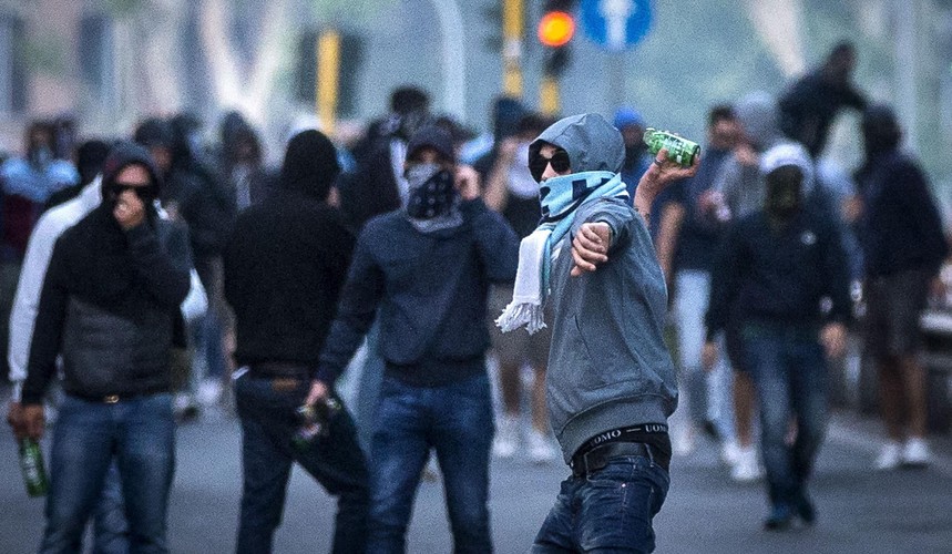 Bitwa kibiców przed mecze Lazio - Roma