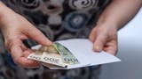 Skarbówka będzie zwracać pieniądze emerytom. Można odzyskać nawet 800 złotych
