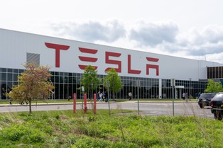 USA: Tesla zwolniła pracowników za próbę założenia związków zawodowych