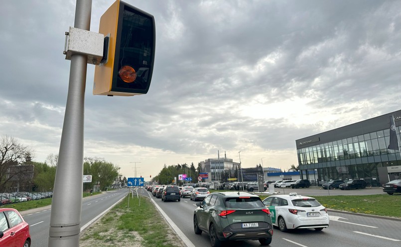 Fotoradar TraffiStar SR390 na Al. Jerozolimskich w Warszawie