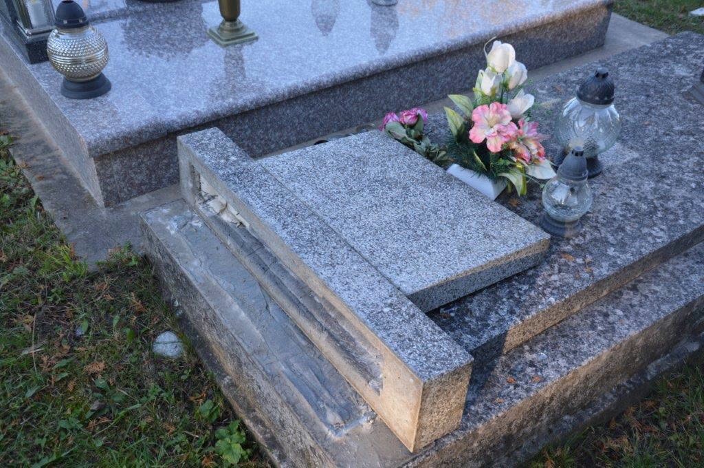 Vandali na cintoríne vo Vrútkach zničili 40 hrobov