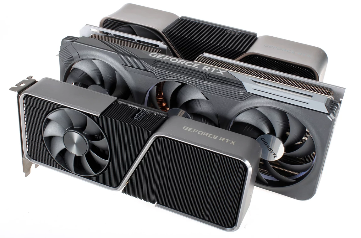 Gigabyte GeForce RTX 4070 Ti Gaming OC - porównanie z konstrukcjami Founders Edition