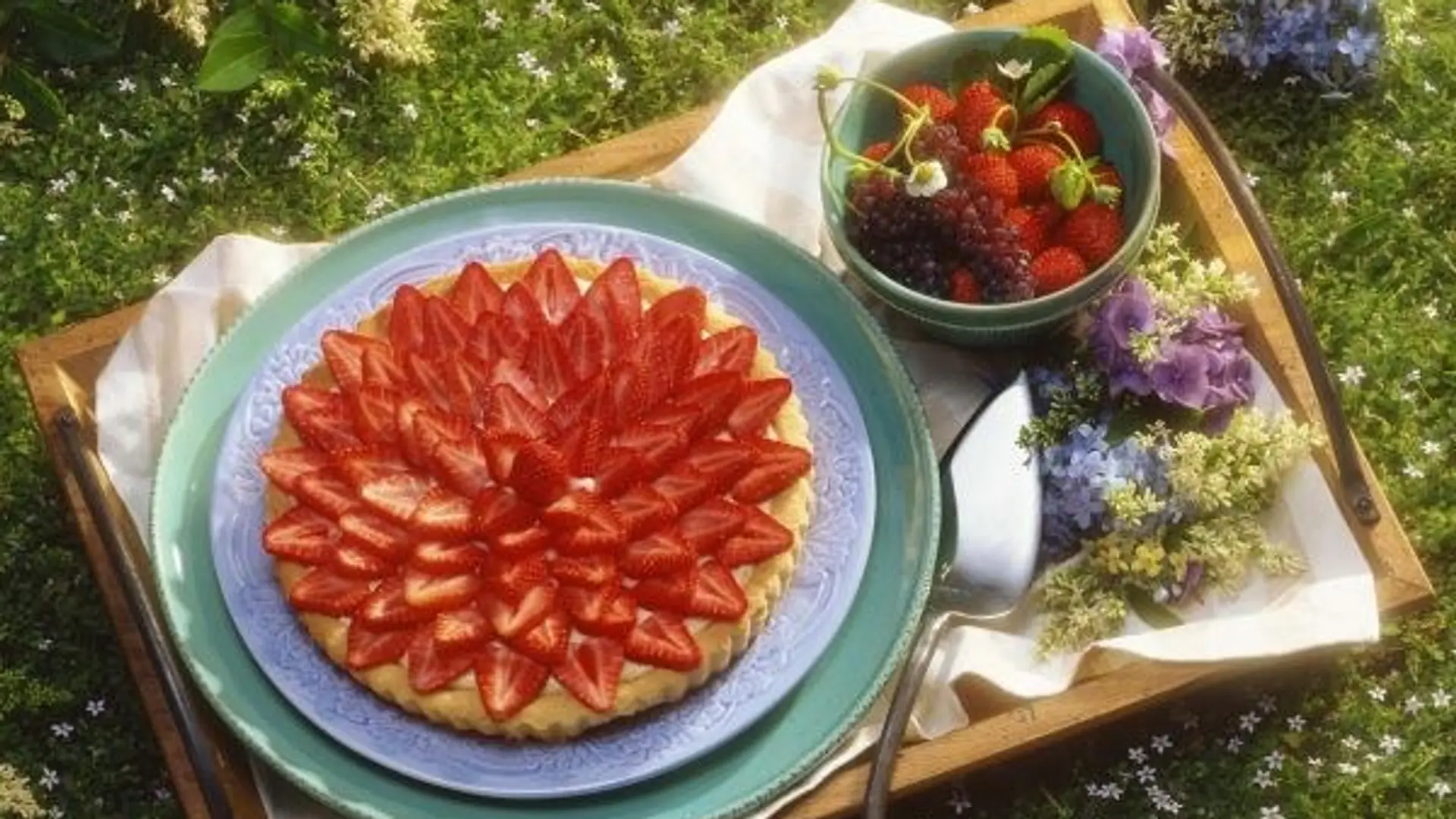 Tarta z truskawkami - pyszna obietnica lata