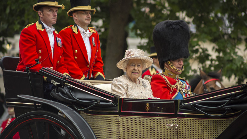 Podczas wizyty w Wielkiej Brytanii prezydent USA Donald Trump spotka się na zamku w Windsorze z królową Elżbietą II - poinformowała dziś kancelaria premier Theresy May. W ocenie mediów z powodu protestów uniknie jednak dłuższego pobytu w Londynie.