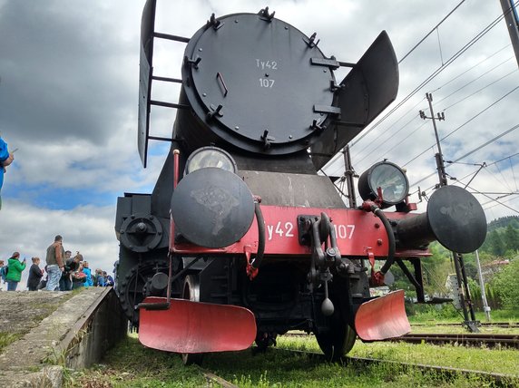 Pociąg Transwersalny retro z Nowego Sącz do Krynicy-Zdroju przez Dolinę Popradu, 2019 r.