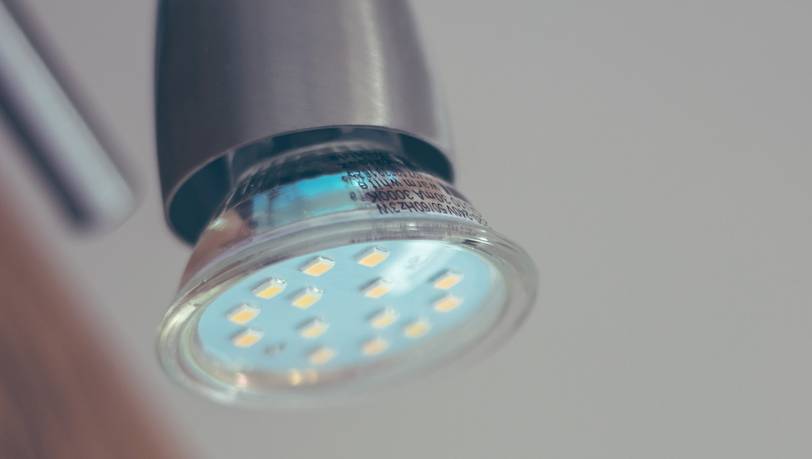 Beliebte smarte LED-Lampen von Philips Hue mit GU10-Fassung im Vergleich